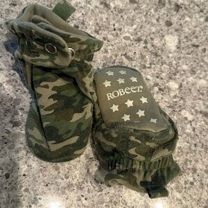 Robeez 3-6 month Camo Socks